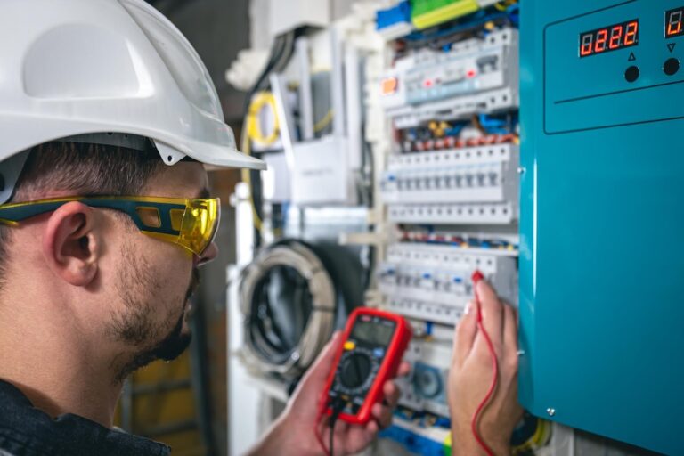 SEO 101 for Electricians: Tips and Techniques to Dominate Local Search Results